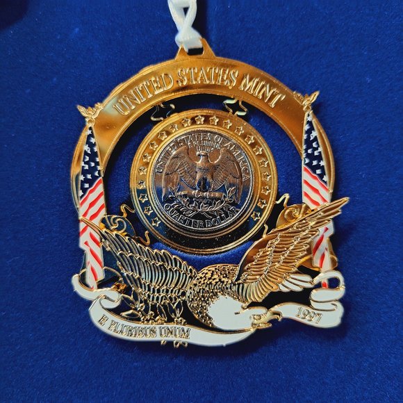 United States Mint 1997 Holiday Ornament Eagle and Flag The Washington Quarter - Picture 2 of 6